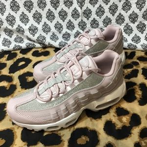 NEW NEVER USED WOMENS NIKE AIR MAX 95’ SE GLITTER